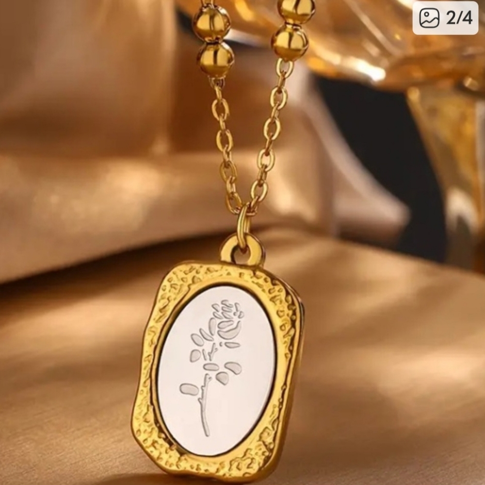 Elegant Gold and Silver Pendant Necklace